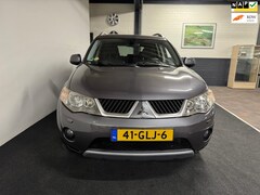 Mitsubishi Outlander - 2.2 DI-D Instyle / Dealer onderhouden / 7Pers / zo goed als nieuw