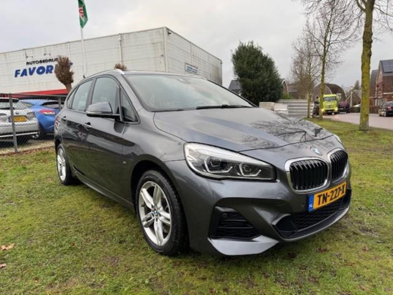 BMW 2-serie Active Tourer - 225xe iPERFORMANCE M-SPORT HEXECUTIVE/PANO/LEER/HUP/NAV/FACELIFT - AutoWereld.nl