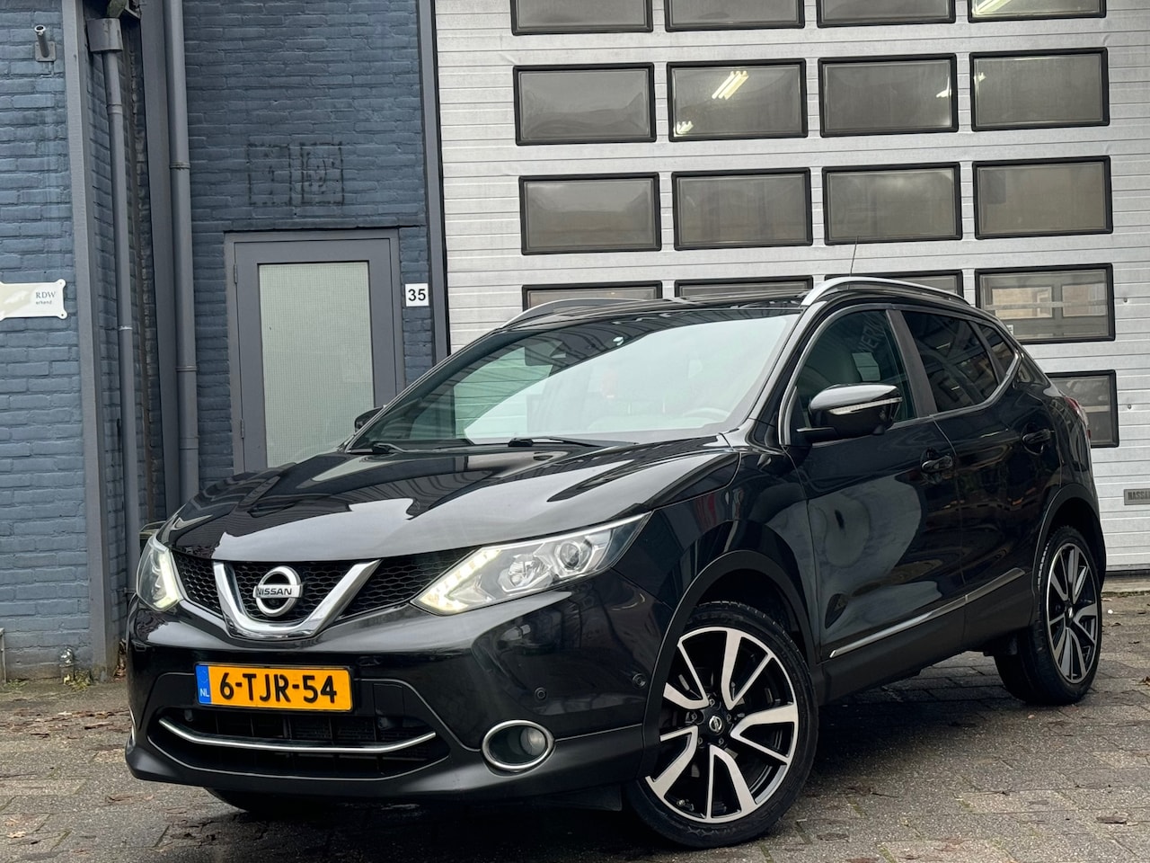 Nissan Qashqai - 1.2 Premier Edition | Clima | Camera 360 | Pano | N.A.P - AutoWereld.nl