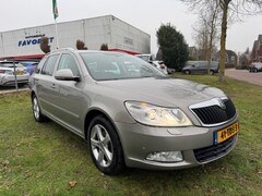 Skoda Octavia Combi - 1.6TDI GREENTECH ELEGANCE/XENON/THAAK/NAVI/WINTERSET/APK