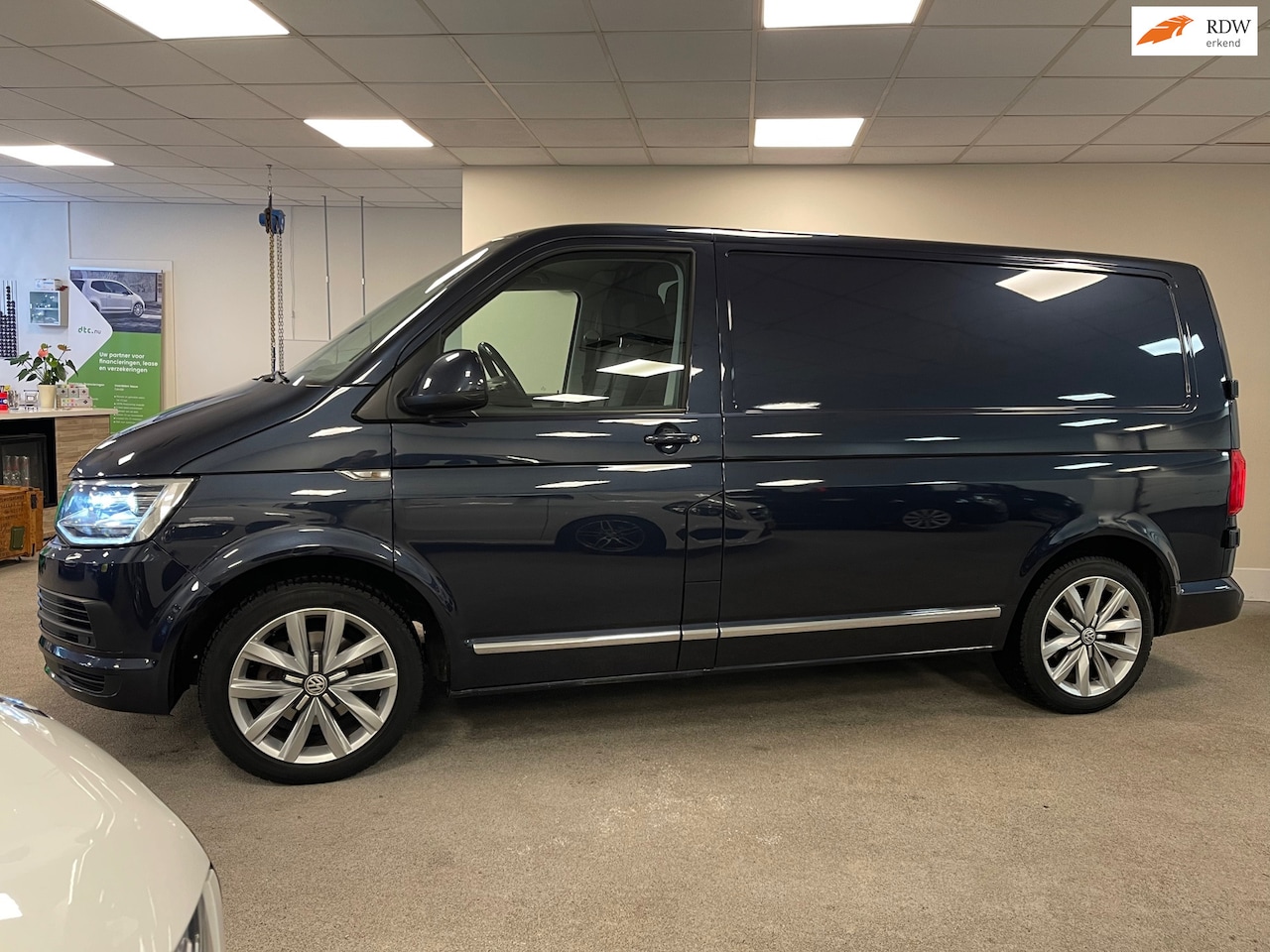 Volkswagen Transporter - 2.0 TDI L1H2|HIGHLINE|18"|LED|MARGE-AUTO! - AutoWereld.nl