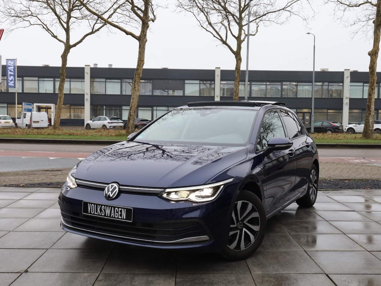 Volkswagen Golf - 1.5 eTSI Panodak | Keyless | Camera | IQ Light | Dodehoek | Trekhaak | Fabrieksgarantie | - AutoWereld.nl