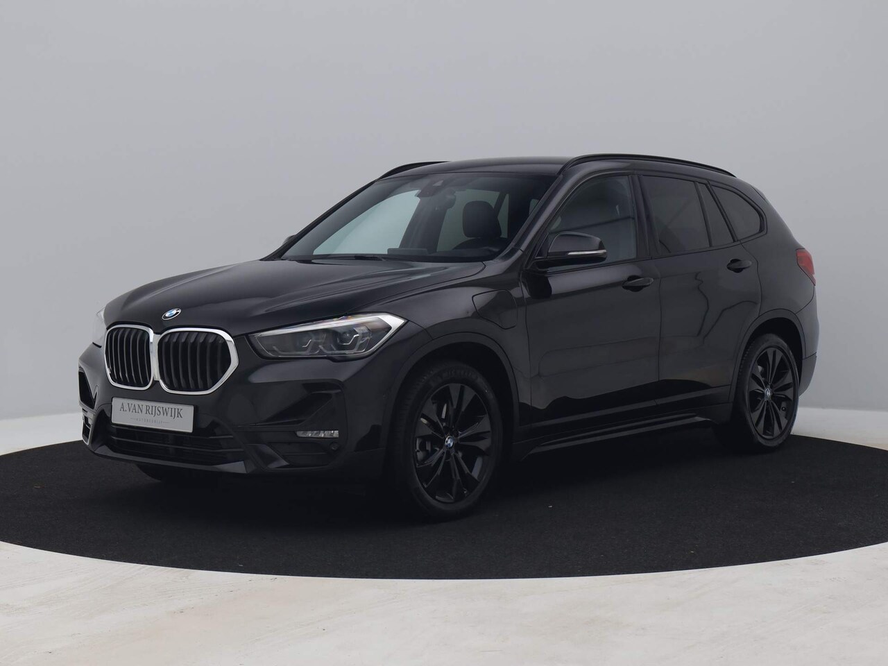 BMW X1 - xDrive25e High Executive | LEDER | CAMERA | STOELVERW. - AutoWereld.nl