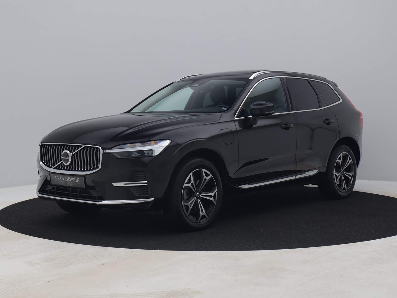 Volvo XC60 - 2.0 Recharge T6 AWD Business Pro | PANO | CAMERA | KEYLESS | STOEL- EN STUURVERW. - AutoWereld.nl