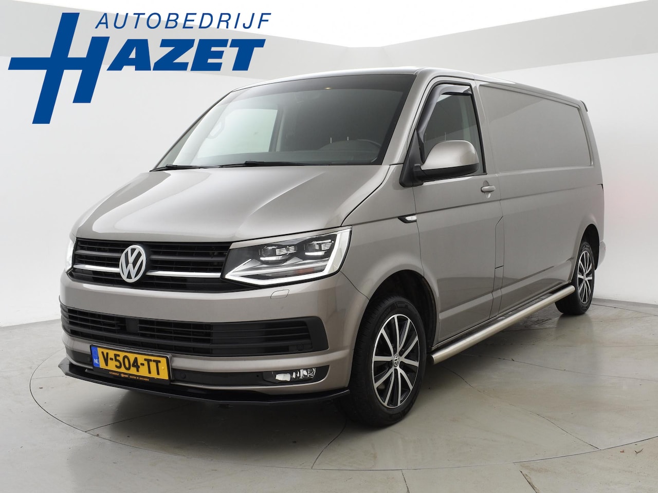 Volkswagen Transporter - 2.0 TDI 150 PK L2H1 HIGHLINE + LED / ADAPTIVE CRUISE / 2500 KG TREKHAAK / APPLE CARPLAY - AutoWereld.nl