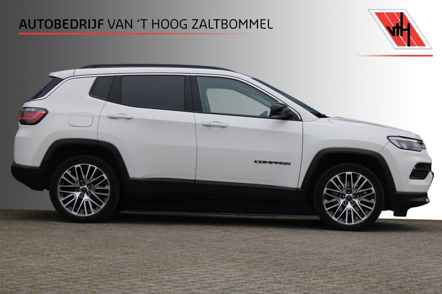 Jeep Compass - 4xe 190 Plug-in Hybrid Electric Night Eagle PANORAMADAK ACC CAMERA 19'' - AutoWereld.nl