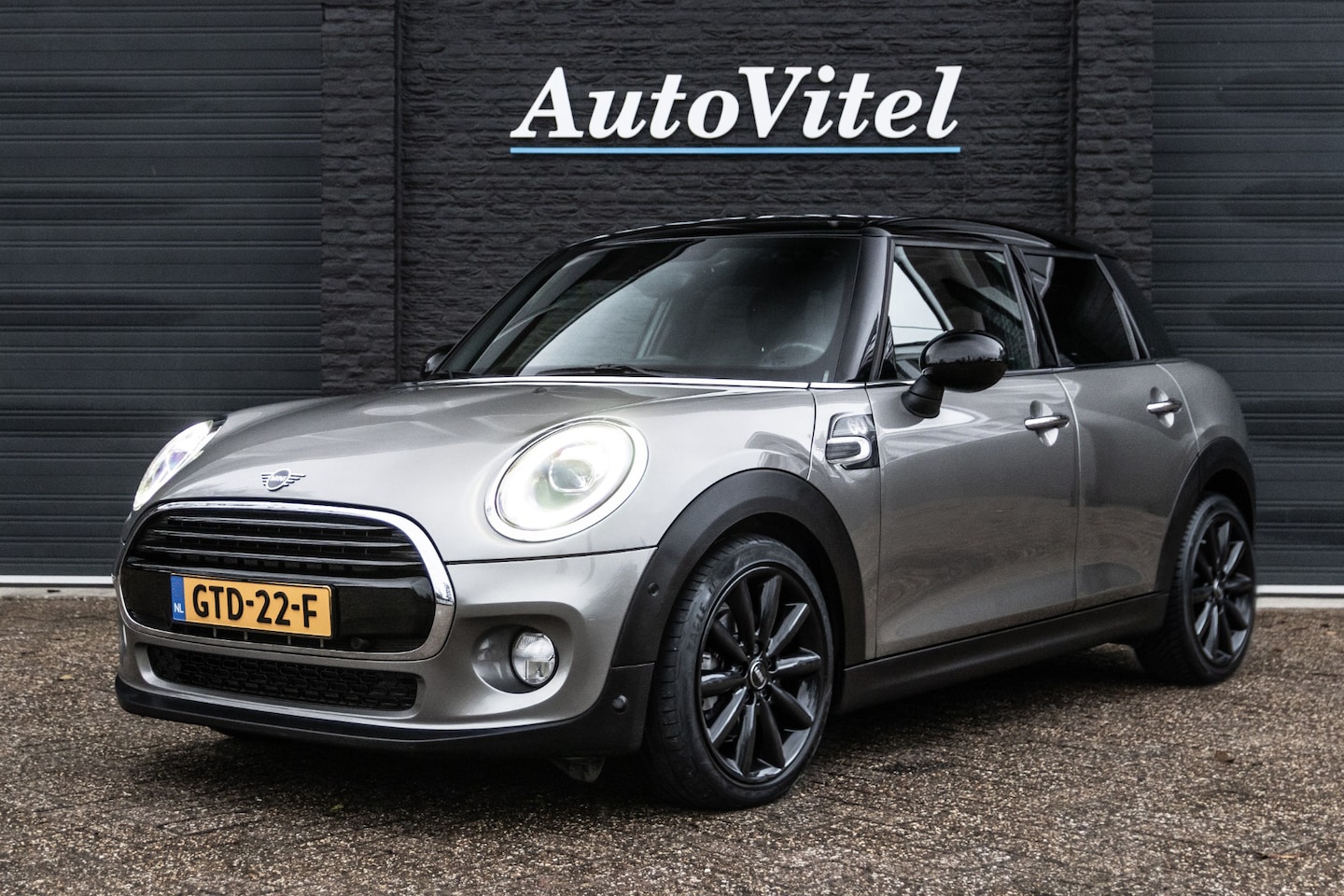 MINI Cooper - Mini 1.5 136PK Steptronic 60 Years Edition | Camera | Sportleder | Harman & Kardon | Stoel - AutoWereld.nl