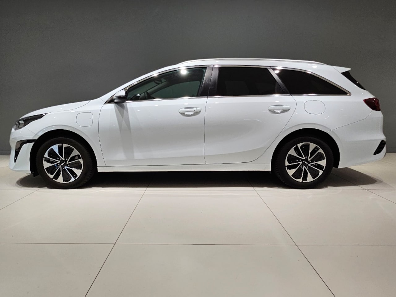 Kia Cee'd Sportswagon - Ceed Sw 1.6 GDI PHEV 141pk DCT6 DynamicPlusLine Trekhaak 1e Eigenaar - AutoWereld.nl