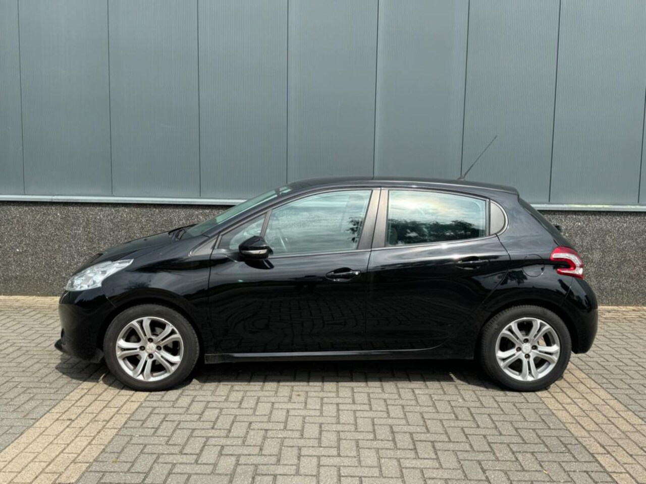 Peugeot 208 - 1.0 VTi Active AIRCO // 5DRS NIEUWE APK - AutoWereld.nl