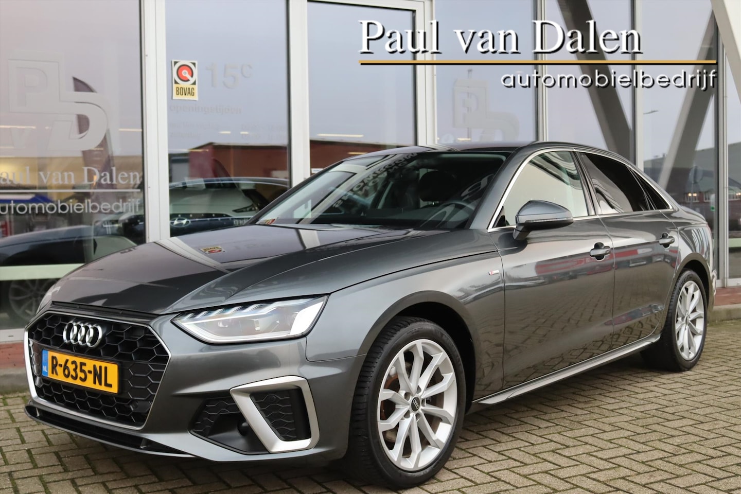 Audi A4 Limousine - 35TFSI 150PK AUTOMAAT S-LINE S EDITION Trekhaak | Navi | Virtual Cockpit | Camera | 18 Inc - AutoWereld.nl