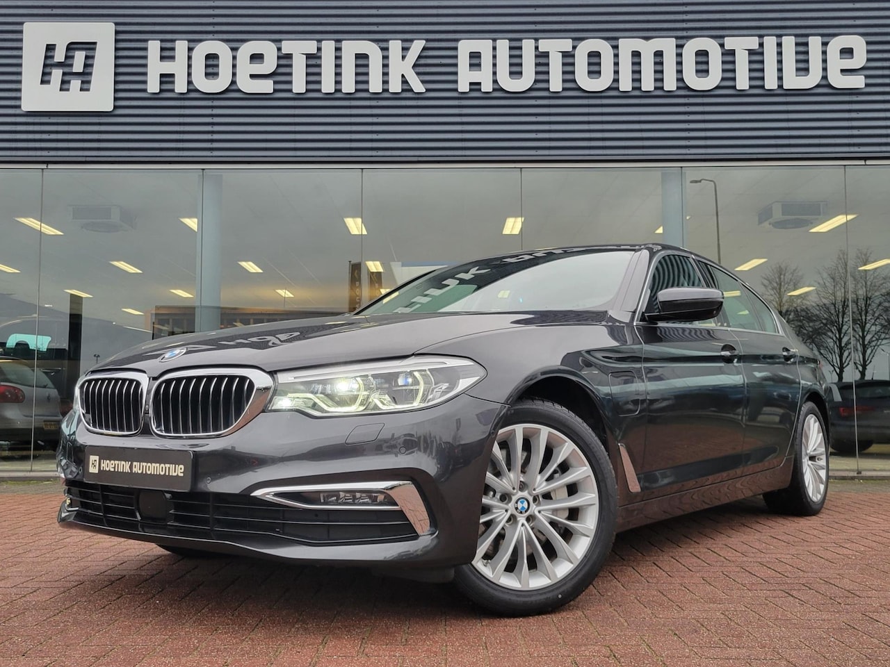 BMW 5-serie - 530e iPerformance High Executive | Bowers & Wilkins | Massage - AutoWereld.nl