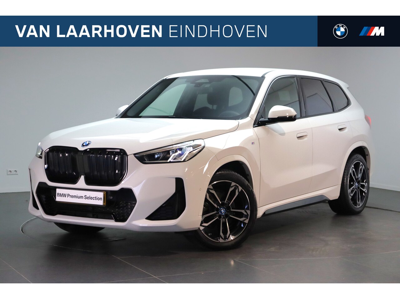 BMW iX1 - xDrive30 High Executive M Sport / Adaptief M Onderstel / Sportstoelen / Stoelverwarming / - AutoWereld.nl