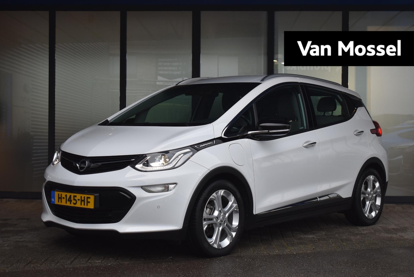 Opel Ampera-e - Business executive 60 kWh | Nieuwe Accu | Cruise Control | Stuurverwarming | Trekhaak - AutoWereld.nl