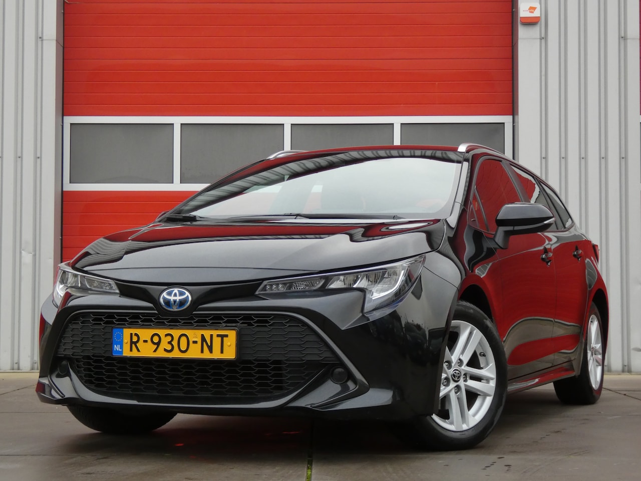 Toyota Corolla Touring Sports - 1.8 Hybrid Active/ lage km/ zeer mooi! - AutoWereld.nl