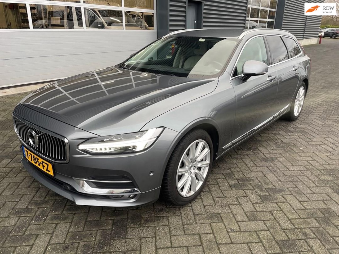 Volvo V90 - 2.0 T5 90th Anniversary Edition 2.0 T5 90th Anniversary Edition - AutoWereld.nl