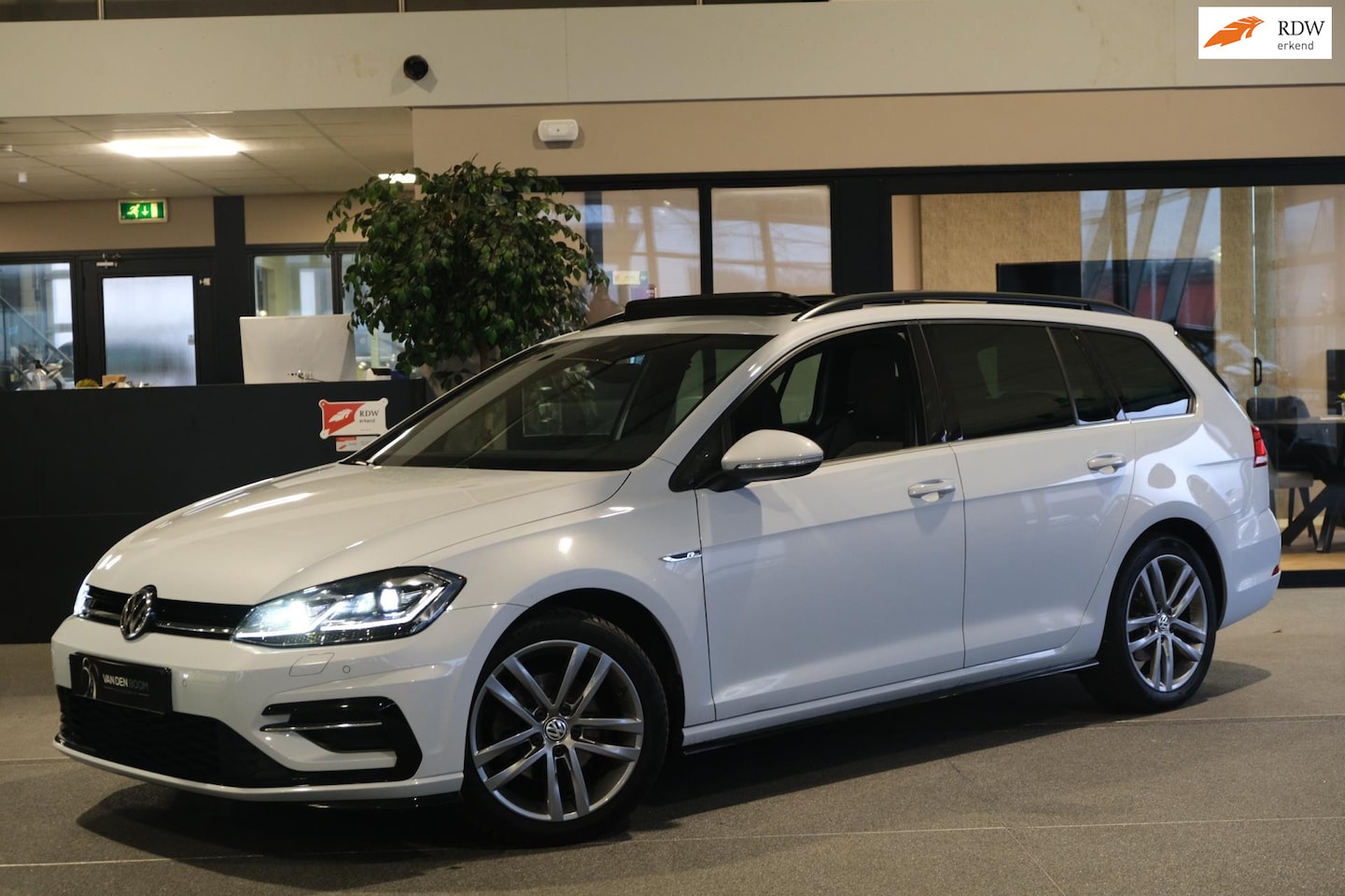 Volkswagen Golf Variant - 1.5 TSI DSG 2xR-Line Pano Virtual Navi Cam Led Trek Pdc - AutoWereld.nl