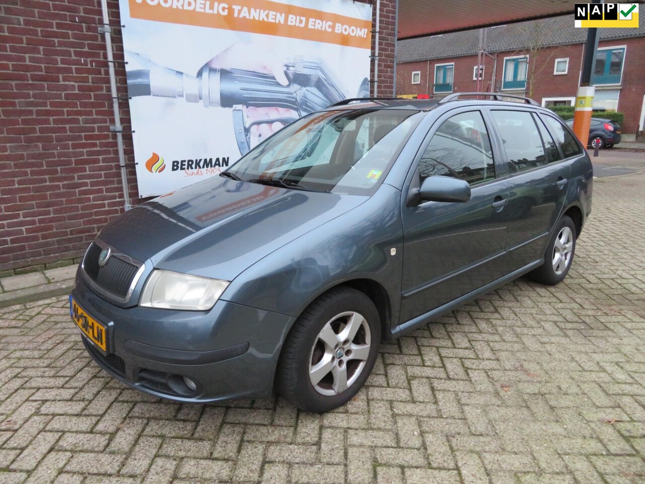 Skoda Fabia Combi - 1.4-16V AUTOMAAT ! Elegance NWE DISTRIBUTIE ! - AutoWereld.nl