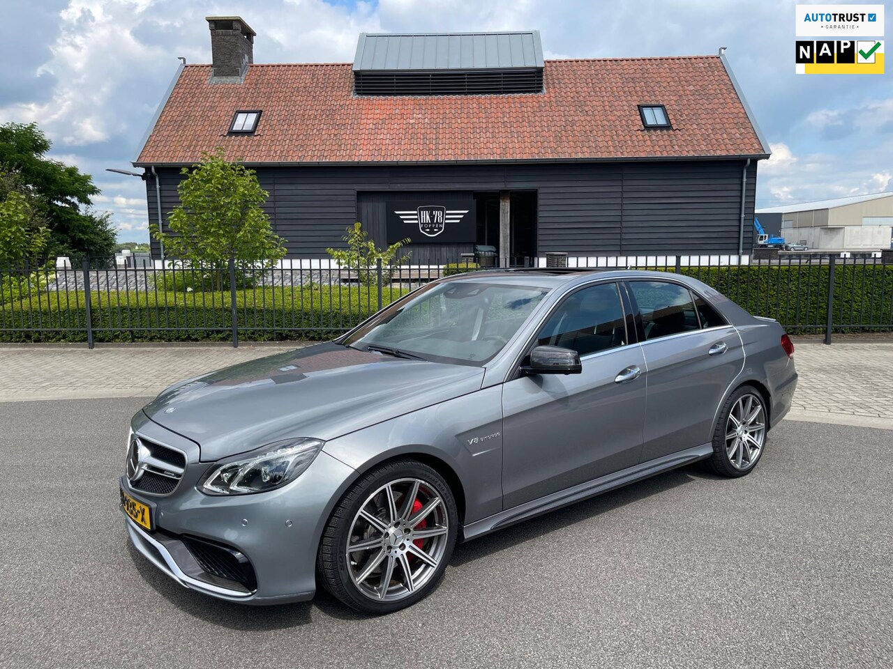 Mercedes-Benz E-klasse - 63 AMG S 4-MATIC CARBON*PANO*360 CAMERA*LEDER*NAVI*HARMAN/KARDON*MASSAGEFUNCTIE - AutoWereld.nl