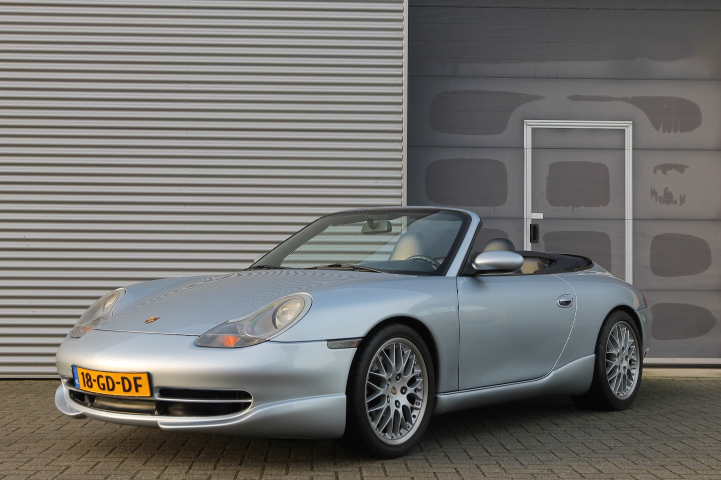 Porsche 911 Cabrio - 3.4 Carrera I Handgeschakeld I Hardtop I TechArt I 102000 KM - AutoWereld.nl