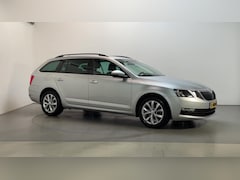 Skoda Octavia Combi - 1.0 TSI Greentech Business Edition Leder-Stof Stoelverwarming Navigatie Parkeersensoren