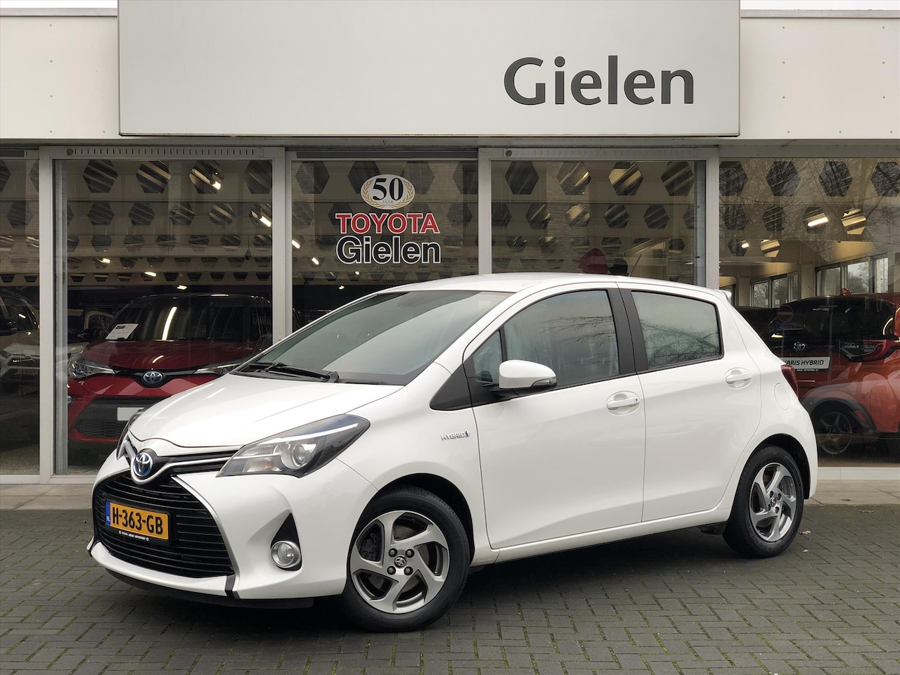 Toyota Yaris - 1.5 Full Hybrid Dynamic | Keyless, Stoelverwarming, Parkeercamera, Bluetooth, Stuurbedieni - AutoWereld.nl