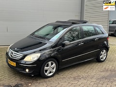 Mercedes-Benz B-klasse - 200 CDI / AUTOMAAT / PANORAMADAK / RIJDT SCHAKELT GOED