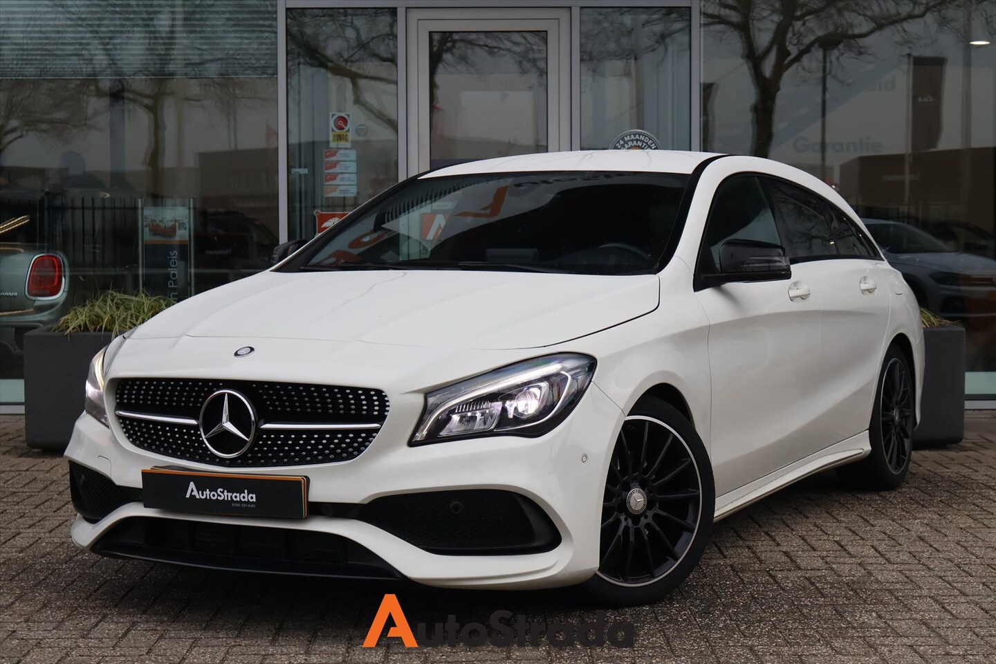 Mercedes-Benz CLA-klasse Shooting Brake - 180 AMG-LINE I Navi I LED I Night Pakket I Parkeersensoren - AutoWereld.nl