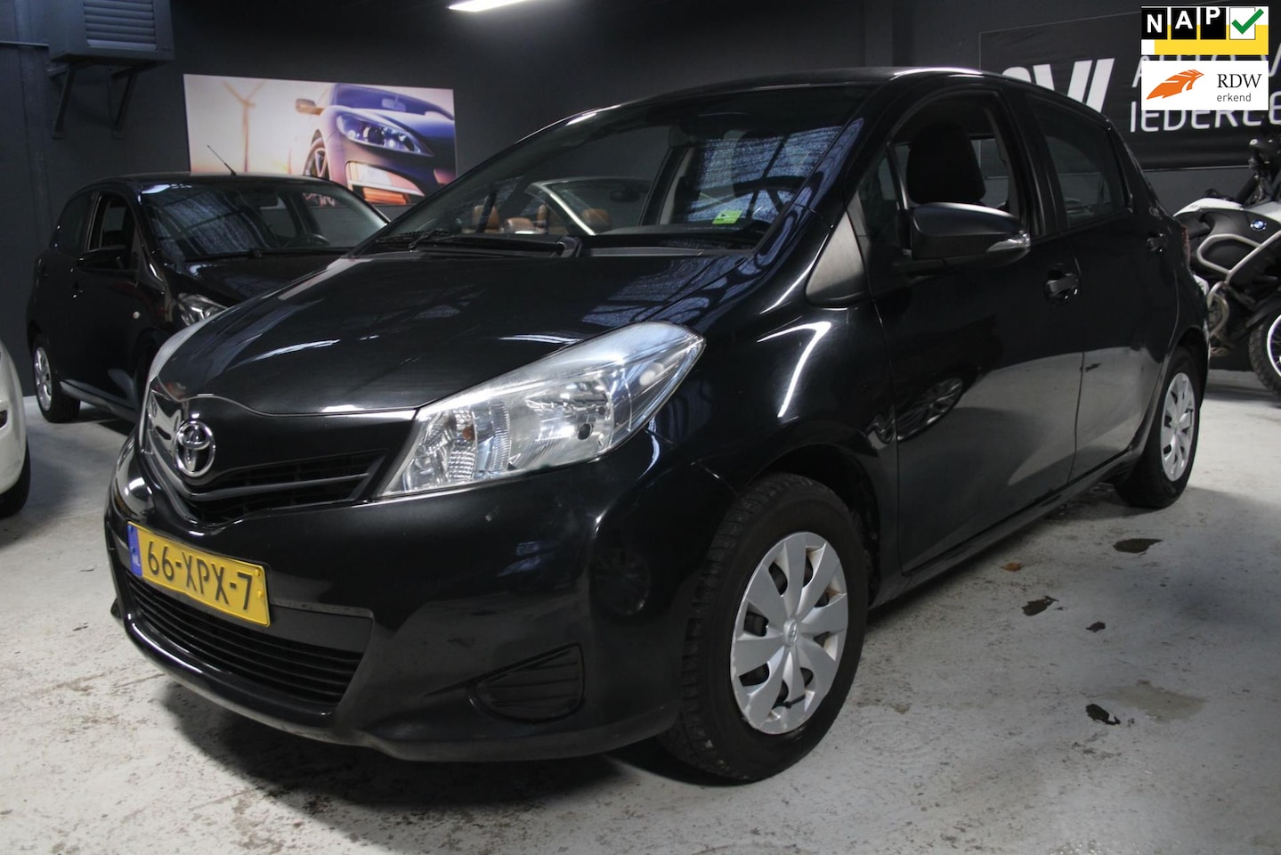 Toyota Yaris - 1.0 VVT-i Comfort /NIEUWE APK/NAP/5DEURS - AutoWereld.nl