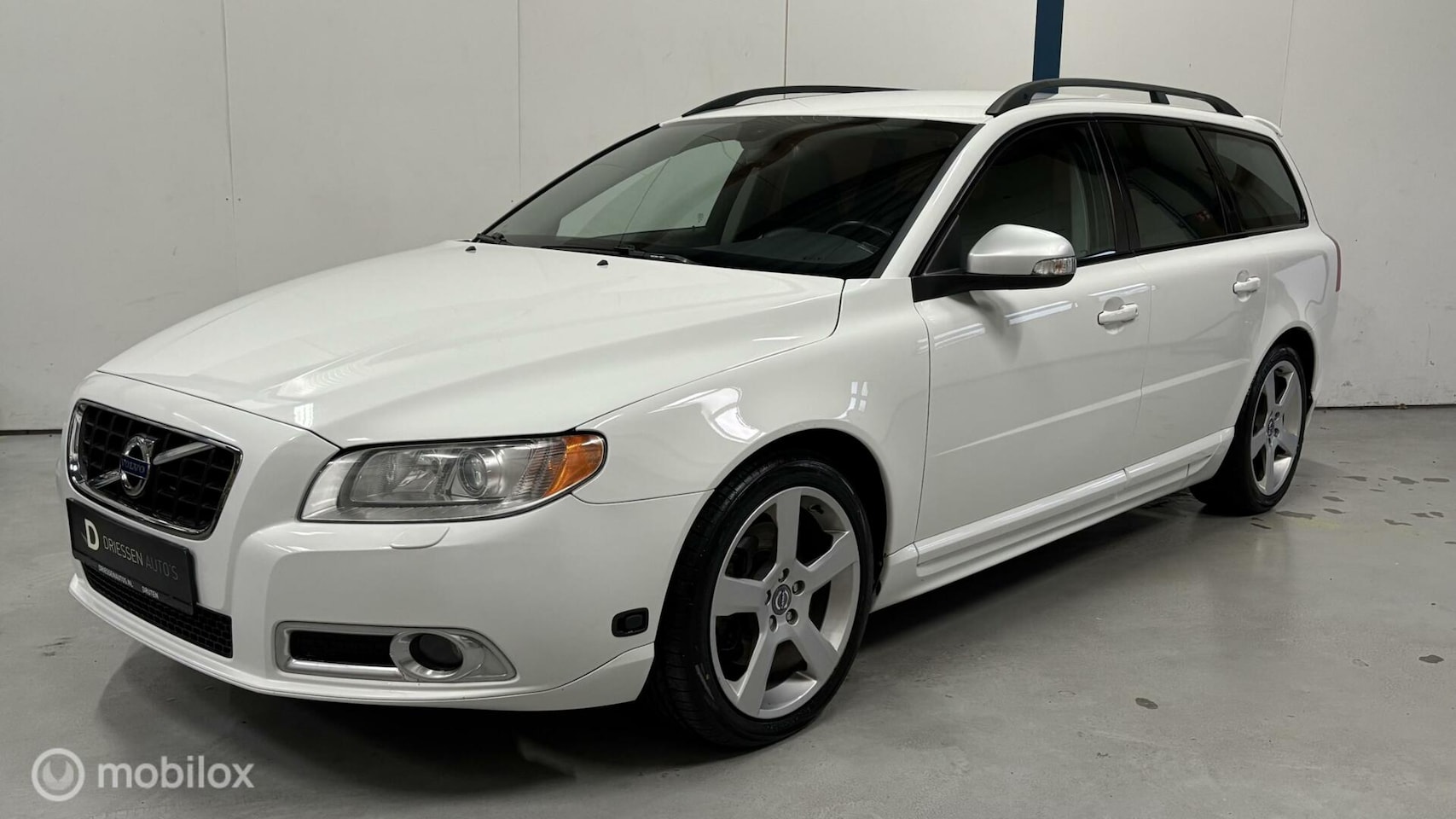 Volvo V70 - 2.5T R-Design XENON / LEER - AutoWereld.nl