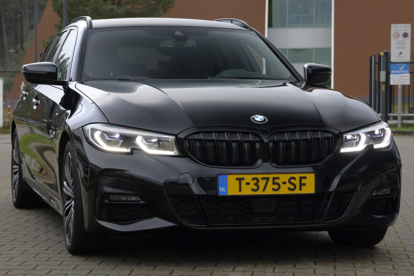 BMW 3-serie Touring - 318i|M-pakket|Laser|Trekhaak|Veel opties! - AutoWereld.nl