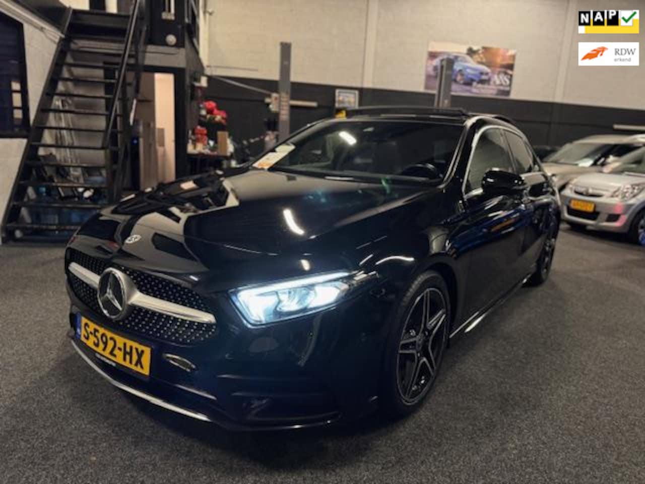 Mercedes-Benz A-klasse - 180 Business Solution AMG 180 Business Solution AMG/Pano - AutoWereld.nl