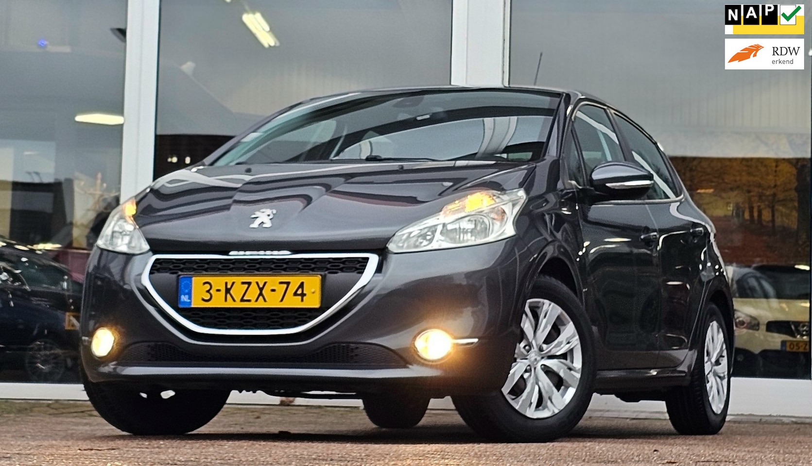 Peugeot 208 - 1.2 VTi Envy 2e Eigenaar 100% Dealer onderhouden Navi Parkeerhulp Clima - AutoWereld.nl