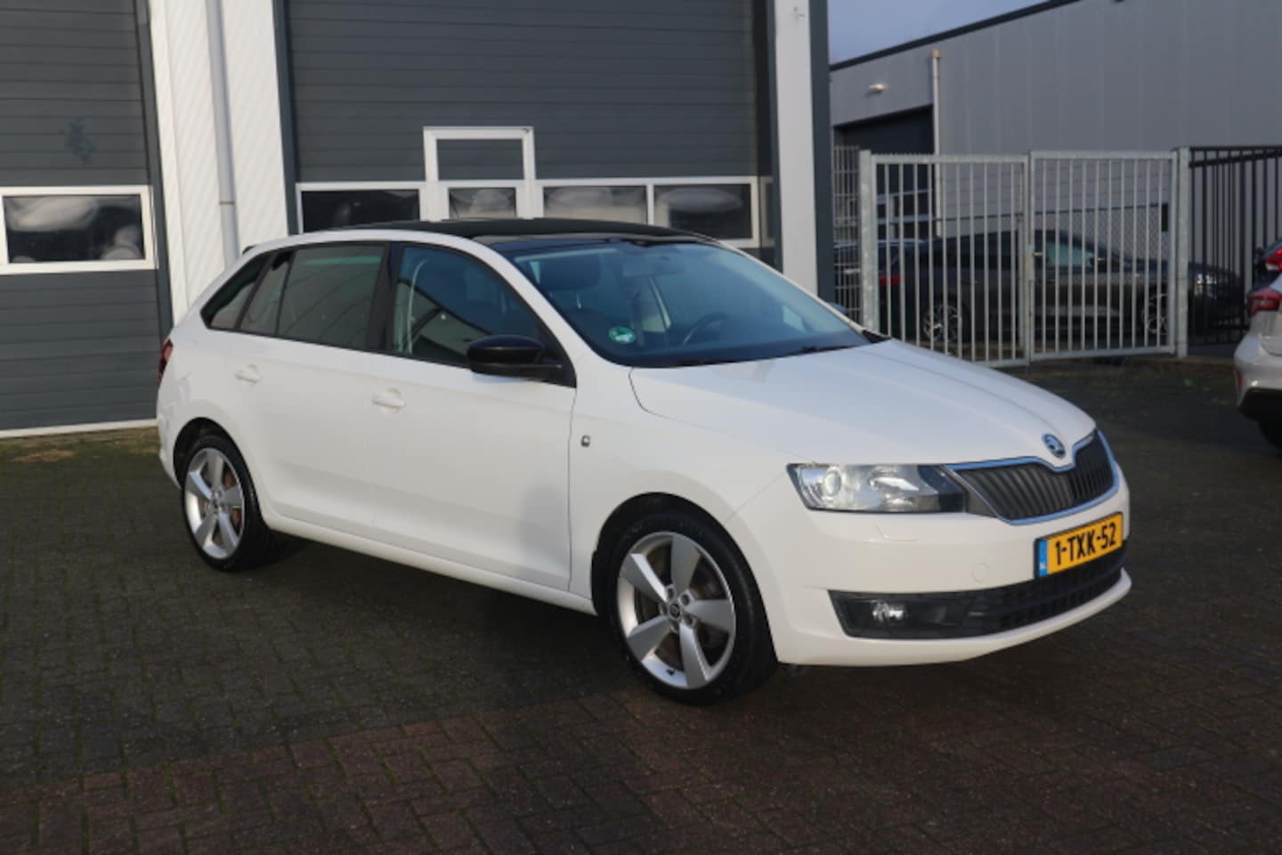 Skoda Rapid Spaceback - 1.2 TSI Greentech Elegance Businessline Pro 1.2 TSI Greentech Elegance Businessline Pro - AutoWereld.nl