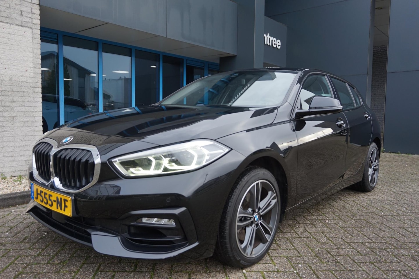 BMW 1-serie - 118i Executive Edition automaat / navigatie - AutoWereld.nl