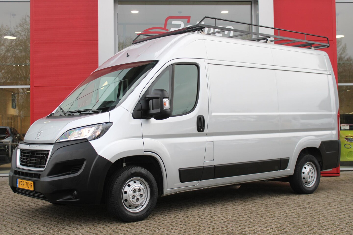 Peugeot Boxer - 333 2.2 BlueHDi 120PK L2H2 PREMIUM | IMPERIAL + LADDER | LAADRUIMTE PAKKET | PARKEER SENSO - AutoWereld.nl