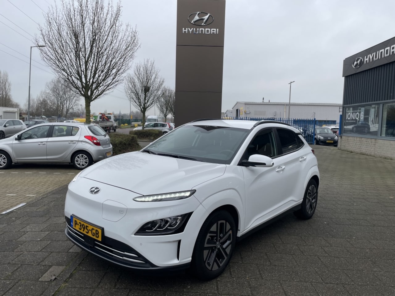 Hyundai Kona Electric - EV Premium 64 kWh Trekhaak*RIJKLAARPRIJS* - AutoWereld.nl