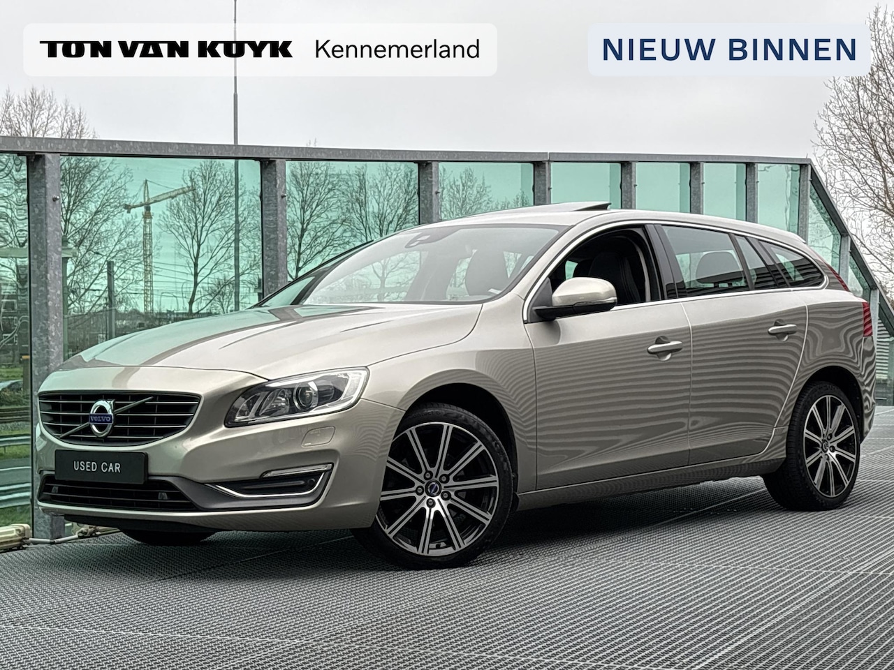 Volvo V60 - 1.6 T4 Summum Sportleder, Elektrisch schuif- kanteldak, 18 inch wielen, Premium sound audi - AutoWereld.nl