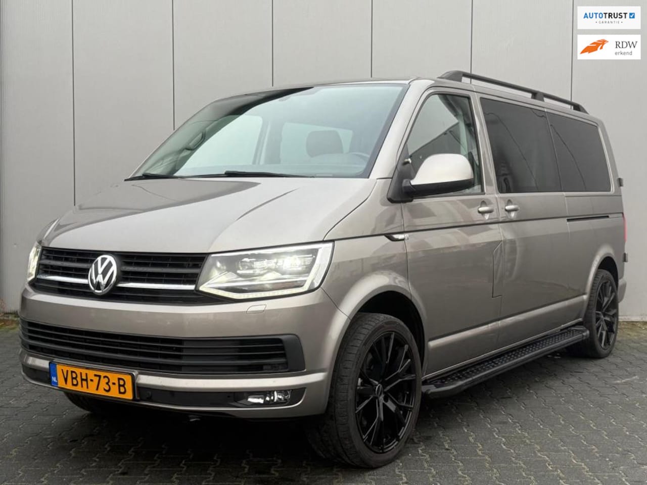 Volkswagen Transporter - 2.0 TDI L2H1 Dubbel Cabine Business Highline / Navi / Led / Leder / PDC - AutoWereld.nl