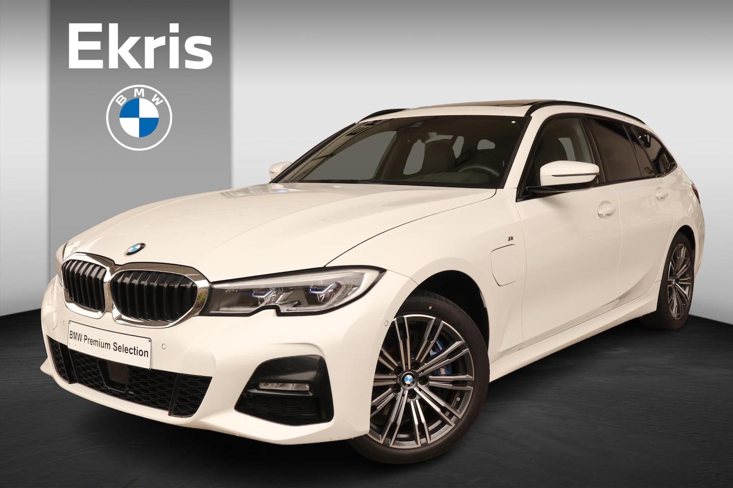 BMW 3-serie Touring - 330e Model M Sport | Innovation Pack | Comfort Access Pack - AutoWereld.nl