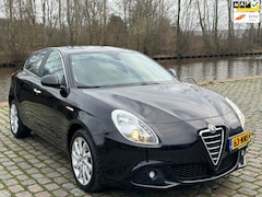 Alfa Romeo Giulietta - 1.4 T Distinctive 2e eigenaar dealer onderhouden airco