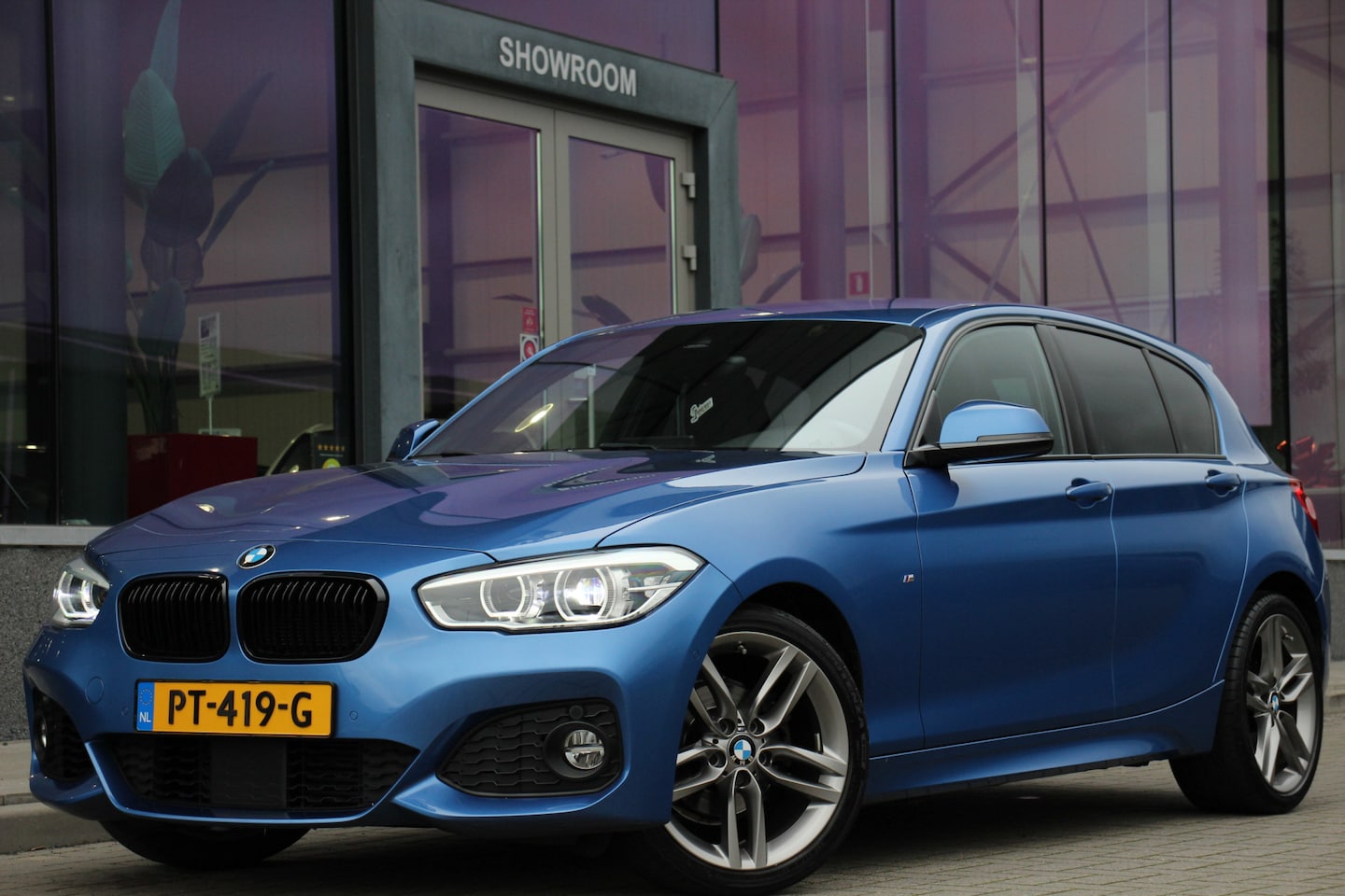 BMW 1-serie - 118i Corporate Lease High Executive | M-Sport | Leder | Camera - AutoWereld.nl