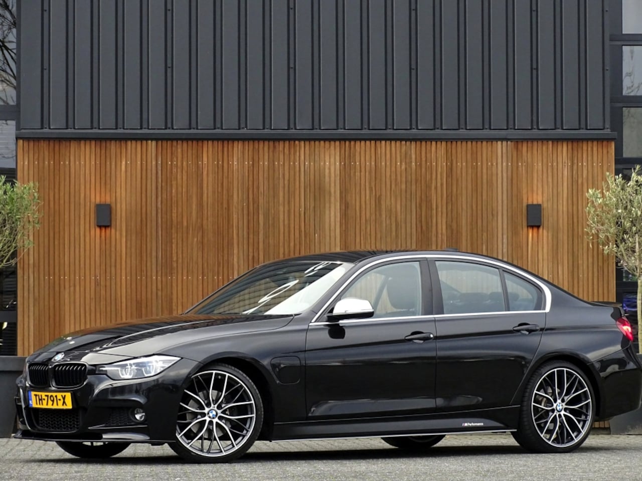 BMW 3-serie - 330e 252PK / M-Sport / M-Performace / LED / 2018 / - AutoWereld.nl