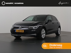 Volkswagen Golf - 1.5 eTSI Style | Trekhaak | LED | Privacy Glass | Digitaal Dashboard | Navigatie | Sportst