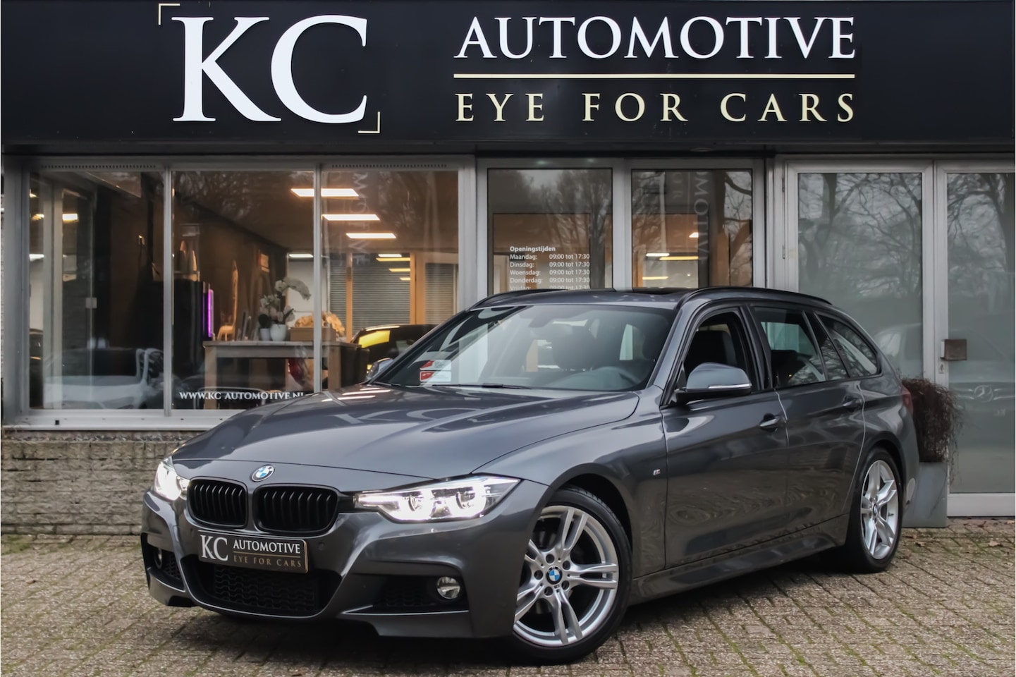 BMW 3-serie Touring - 318i M Sport | VAN: 21.950,- VOOR 19.887,- EINDEJAARSVOORDEEL: 2.063,- Pano | Virtual | - AutoWereld.nl