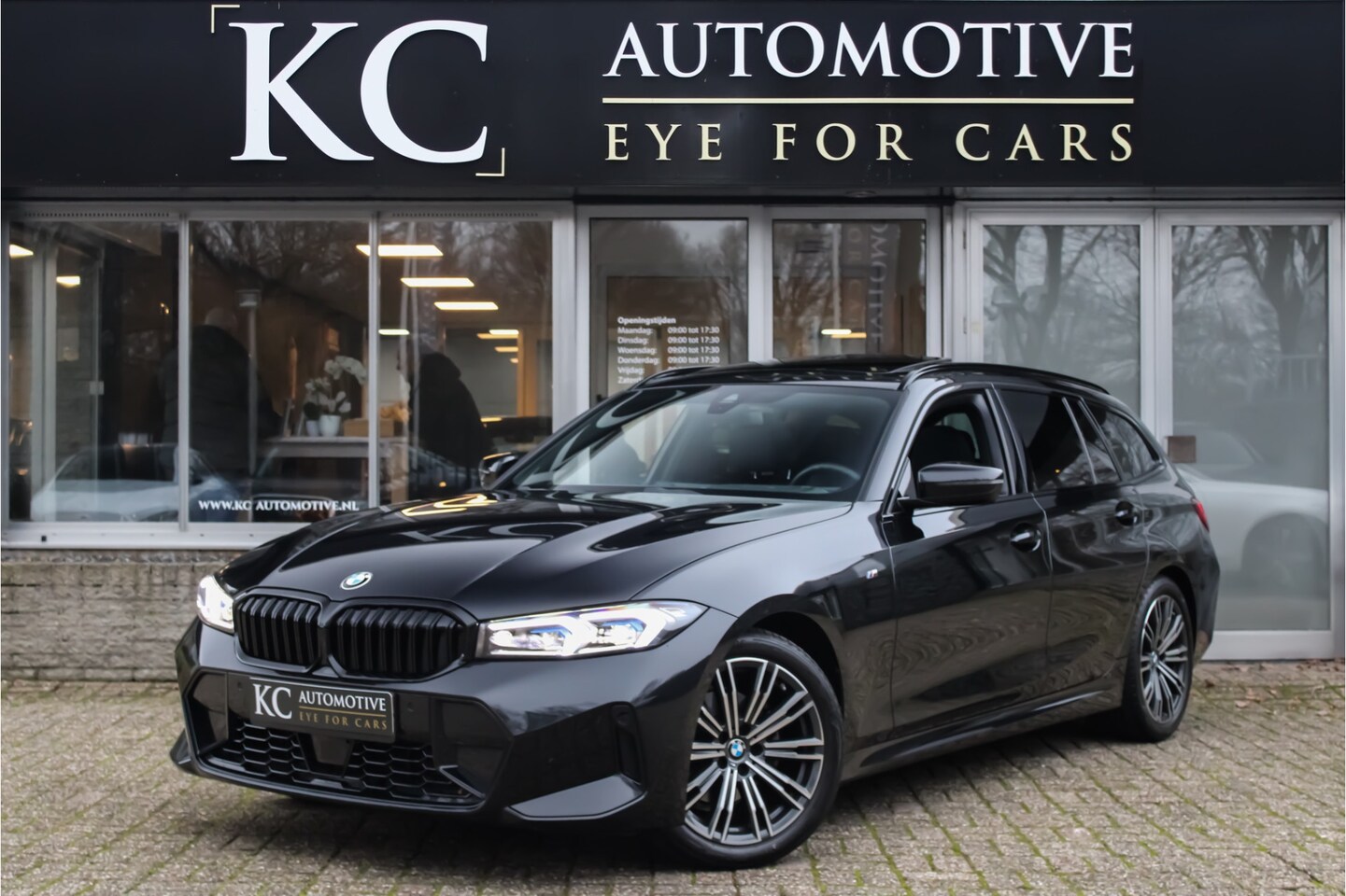 BMW 3-serie Touring - 320i High Executive | Pano | Trekhaak | Sfeer - AutoWereld.nl