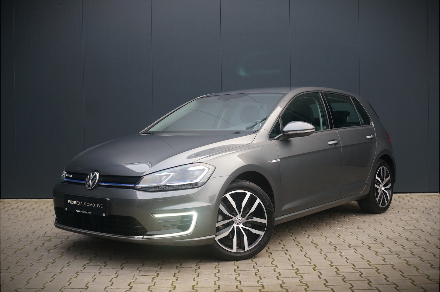 Volkswagen e-Golf - E-DITION | Virtual | Camera | Keyless | Warmtepomp | NAP | Stoelverwarming | LED | BTW | A - AutoWereld.nl