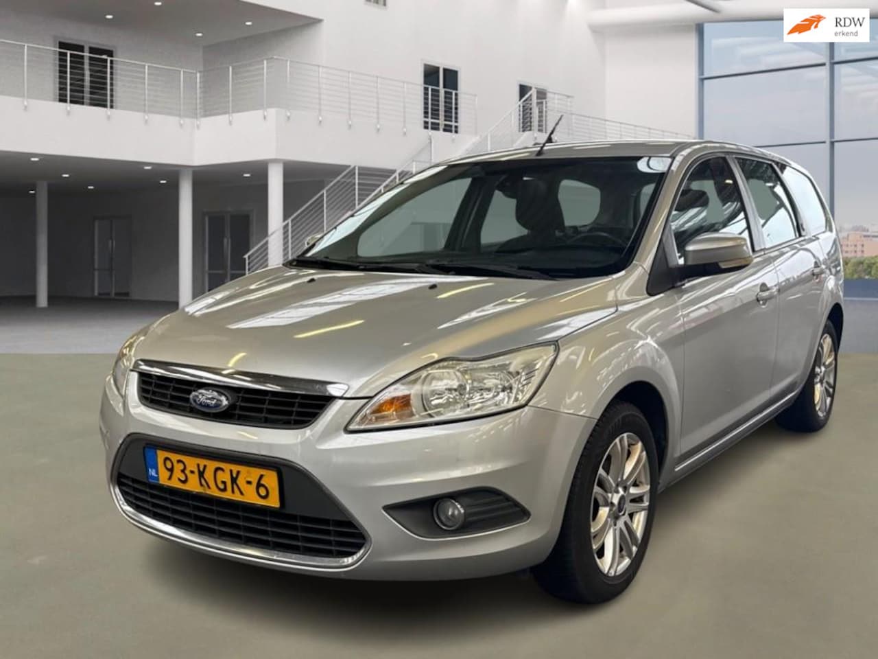 Ford Focus Wagon - 1.6 Ghia APK 09-11-2025 AIRCO CRUISE ELEC.PAKET - AutoWereld.nl