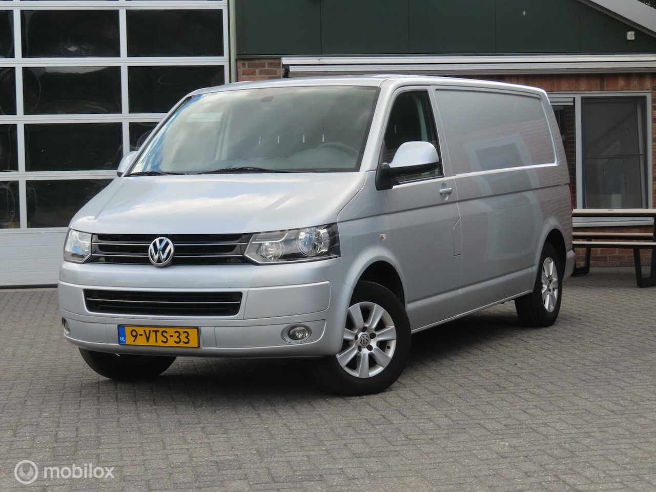 Volkswagen Transporter - 2.0 TDI 140 PK L2H1/Airco/Apple Carplay/Camera/PDC - AutoWereld.nl