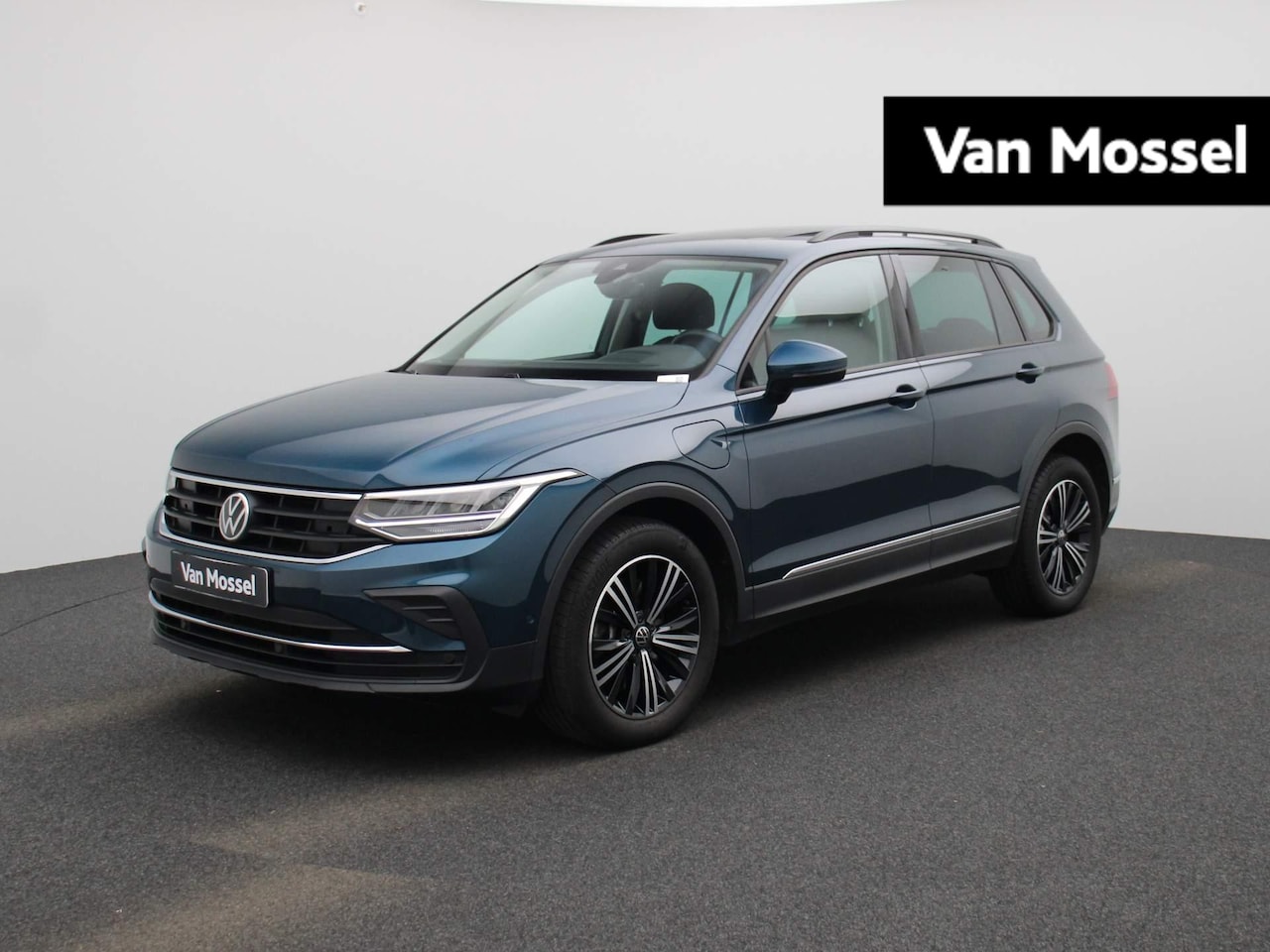 Volkswagen Tiguan - 1.4 TSI eHybrid Life | 245 PK | Automaat | Trekhaak | Stoelverwarming | Camera | Digital C - AutoWereld.nl