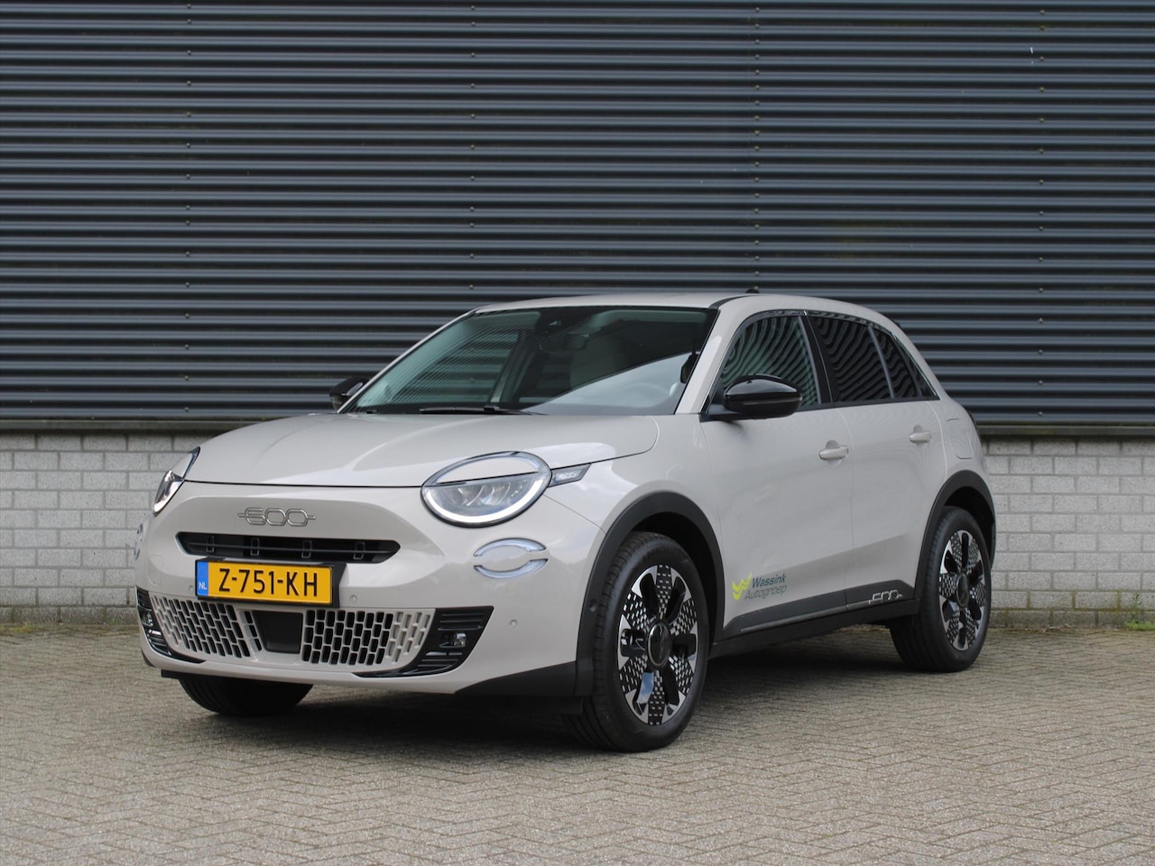 Fiat 600 - 54kWh 156pk Aut La Prima | Touchscreen | Achteruitrijcamera | Parkeersensoren - AutoWereld.nl